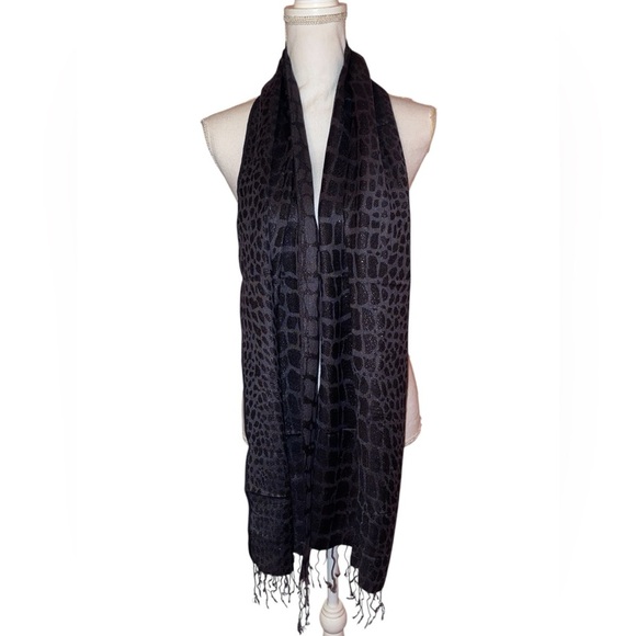 Fashion Scarf in a croc pattern in colors BLACK & GRAY - Picture 1 of 5